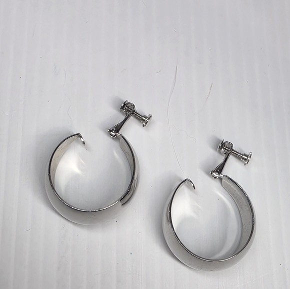 Silver toned puffy Chunky hoop clip on screw back Earrings - Picture 4 of 7